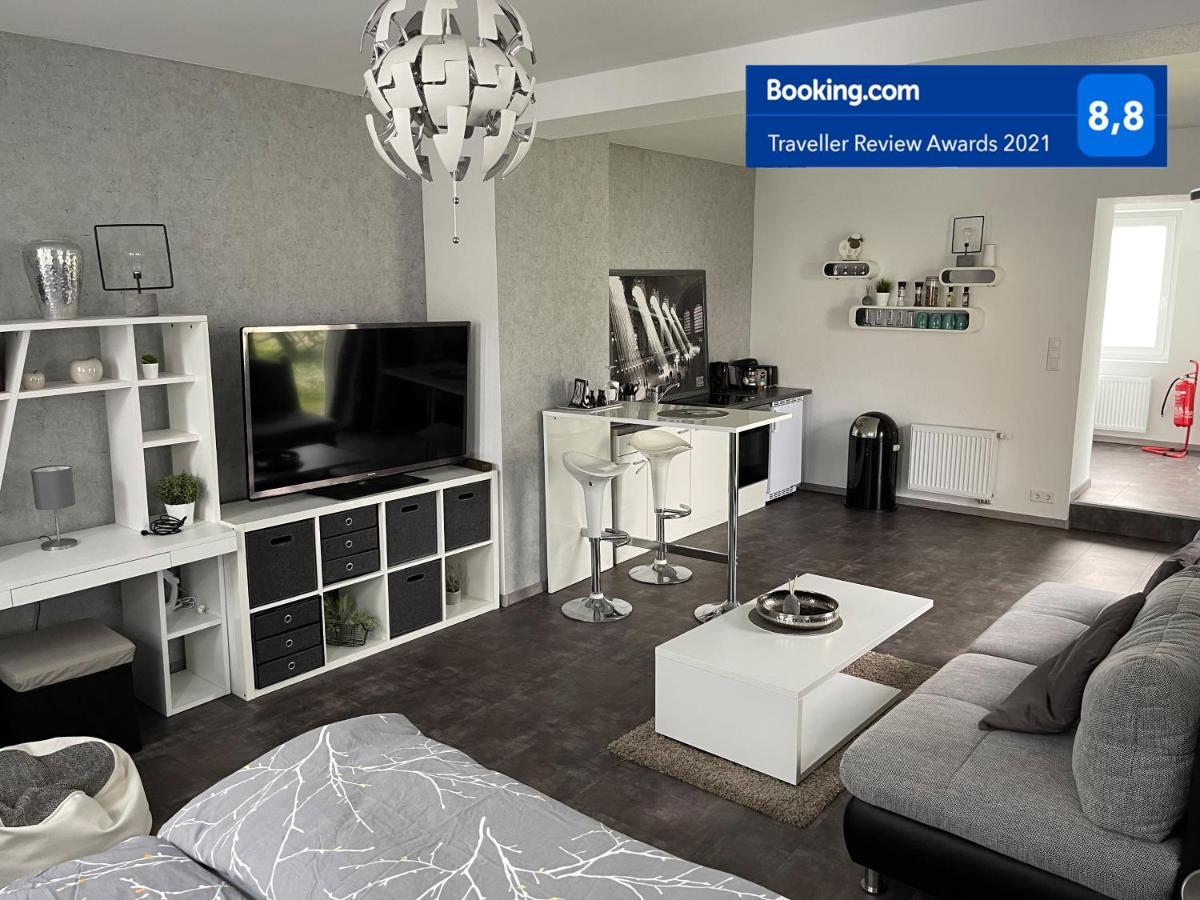 W1 - Kontaktloser 24h Check In, W-lan, Netflix, Parkplatz, Kueche, Boxspring-bett Apartment