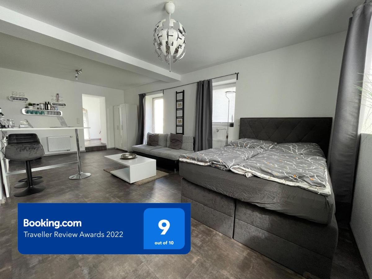 Apartment W1 - Kontaktloser 24h Check In, W-lan, Netflix, Parkplatz, Kueche, Boxspring-bett